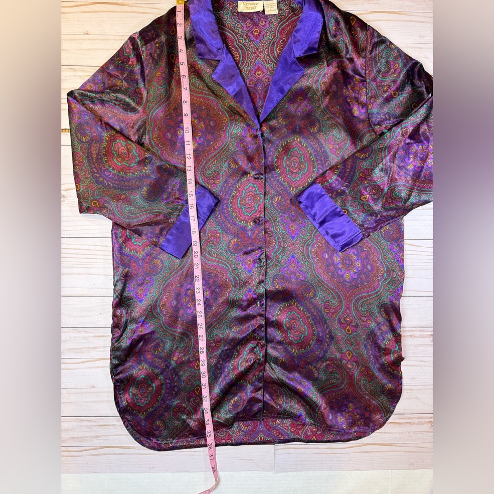 Vintage Gold Label Victoria’s Secret size LARGE buttoned silky purple nightgown - Picture 9 of 10